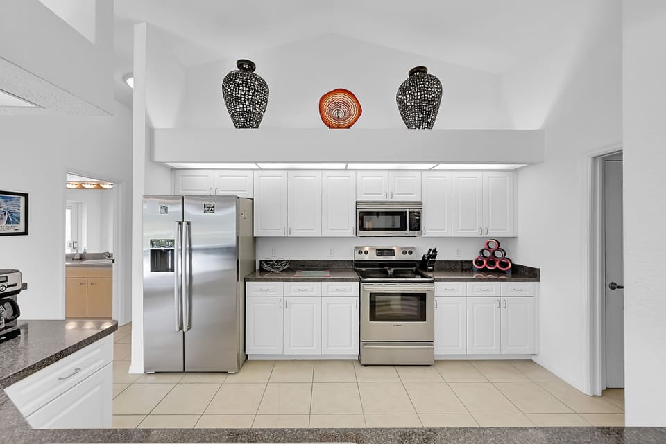 Cook great meals in the very well equipped kitchen