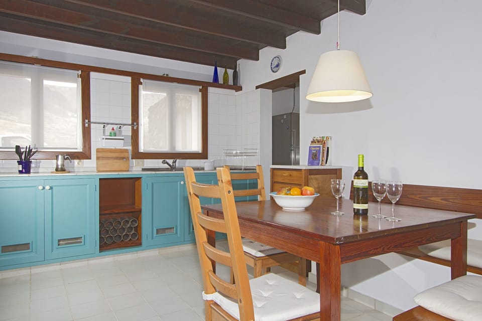 Family sized fully fitted Kitchen/Diner with seating area for 6 people