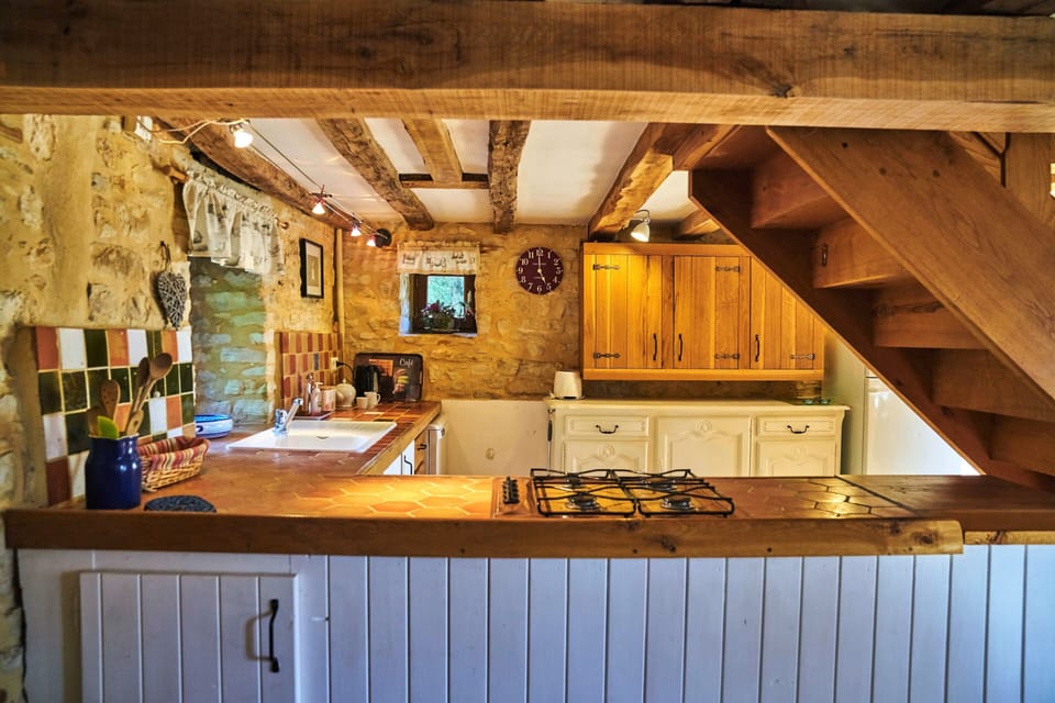 Across into the kitchen area