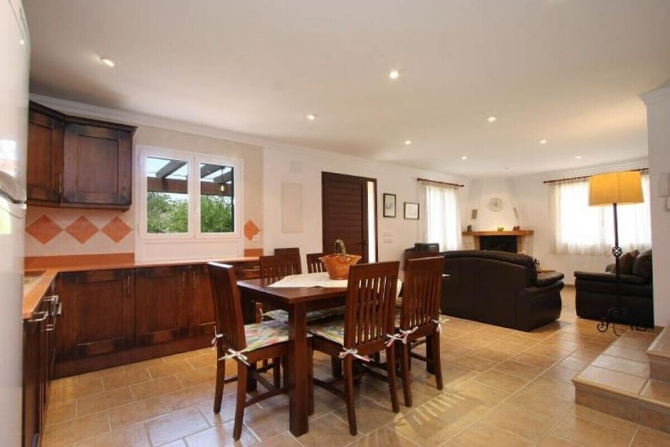 Kitchen / Dining Corner