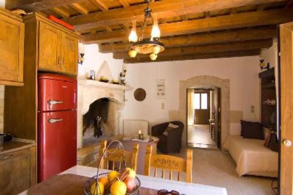 Ground Floor Kitchen with Living room!