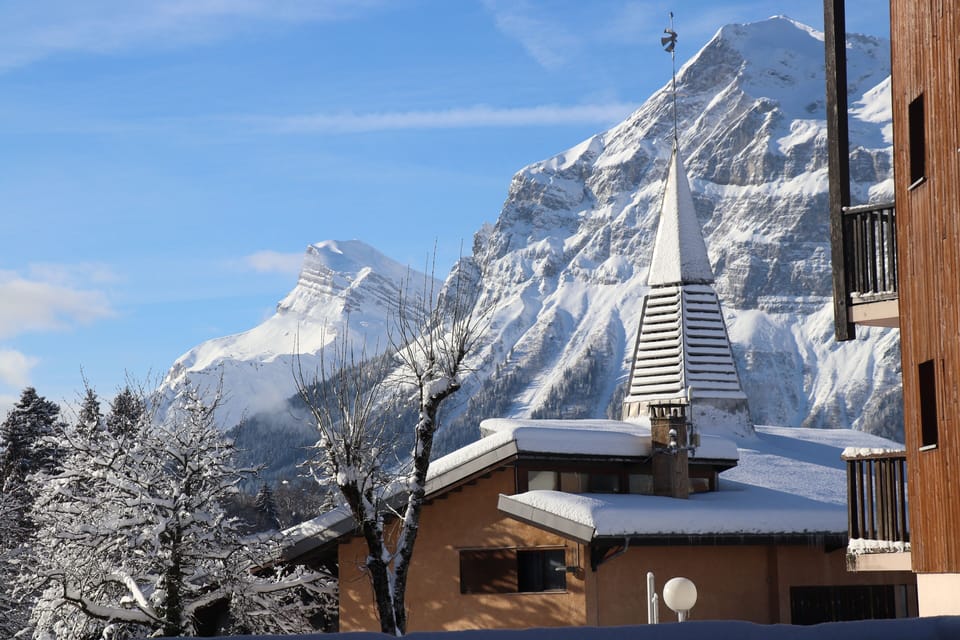 Les Carroz church