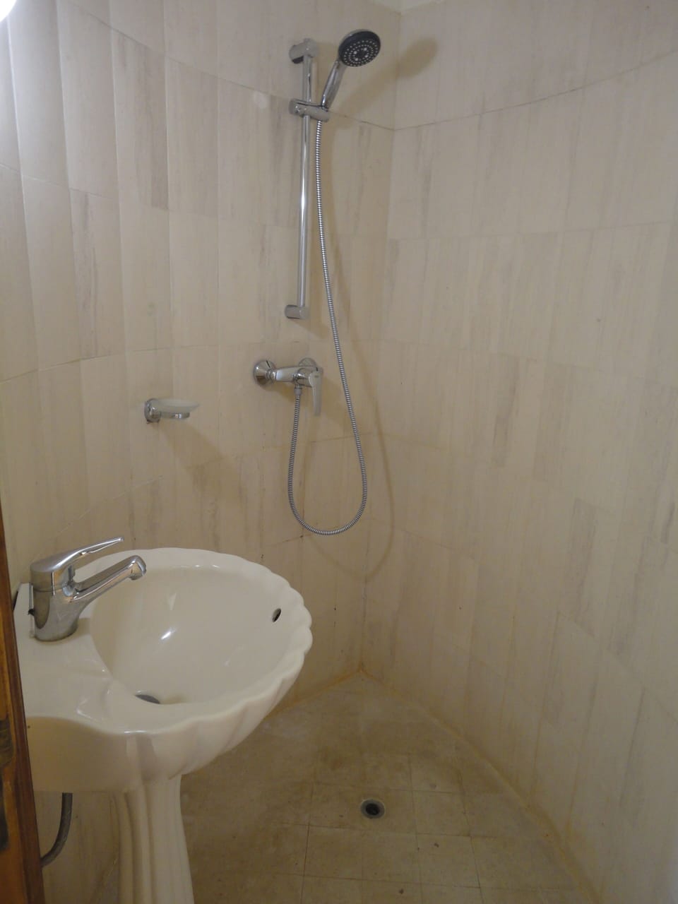 upstairs master bedroom walk-in shower