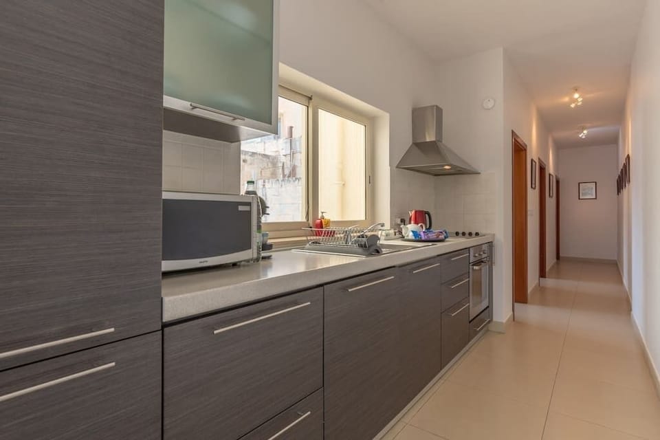 Your fully equipped galley kitchen to prepare your home cooked meals