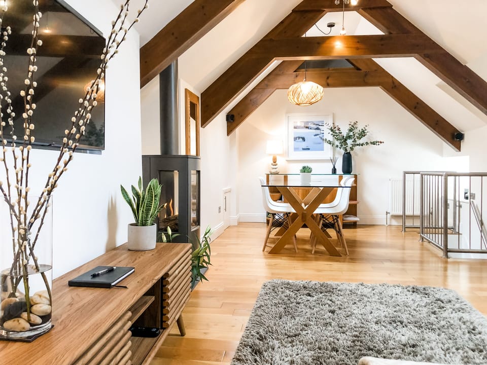 Upstairs living/dining room