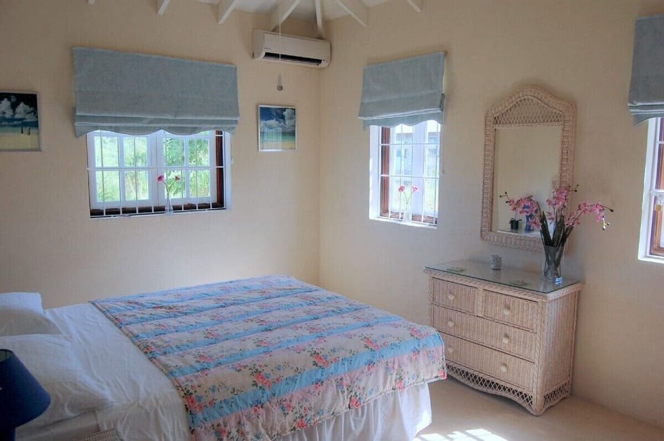 Large en-suite bedroom with queen size bed