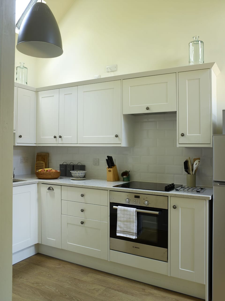 Fully fitted kitchen with electric Bosch oven.  Boiling hot water tap too.