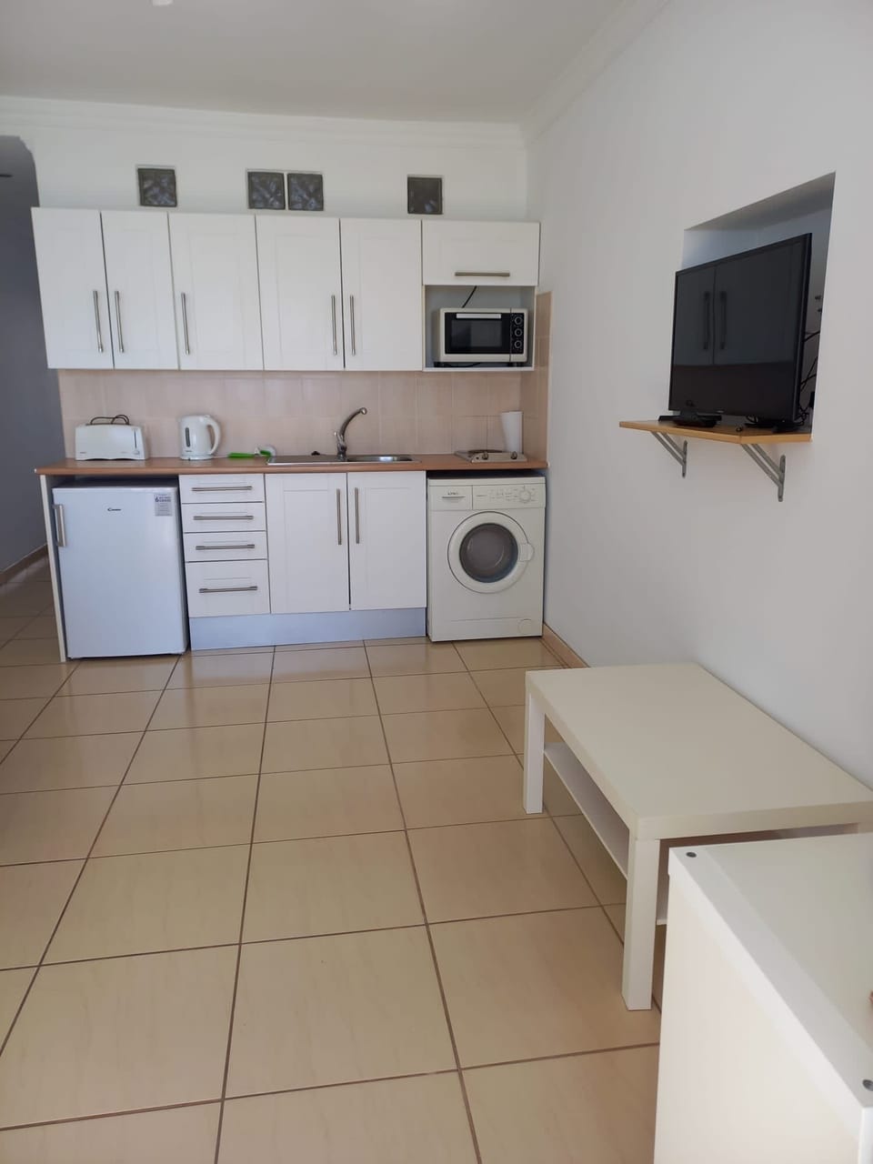 Fully fitted kitchen