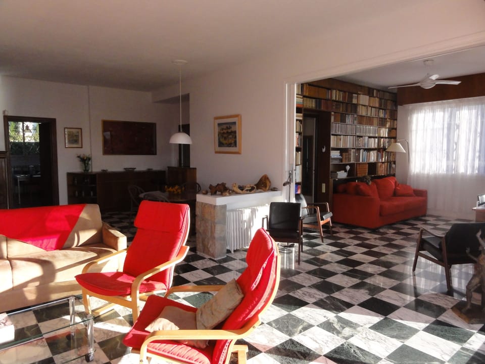 The living room and the library bedroom (seen from the see side terrace)