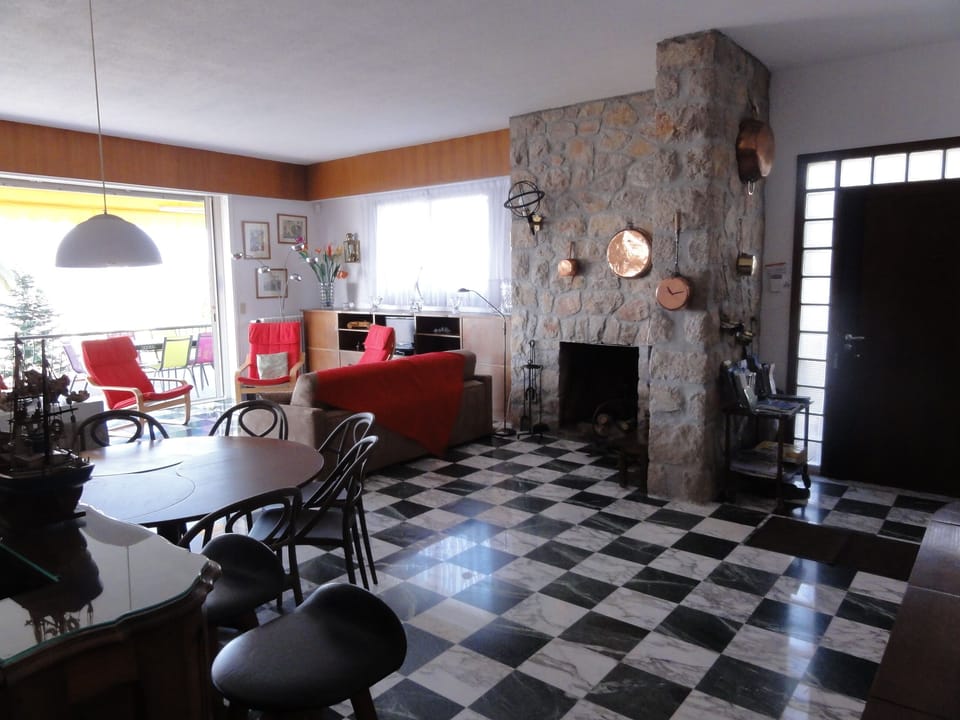 The living-room seen from the bar