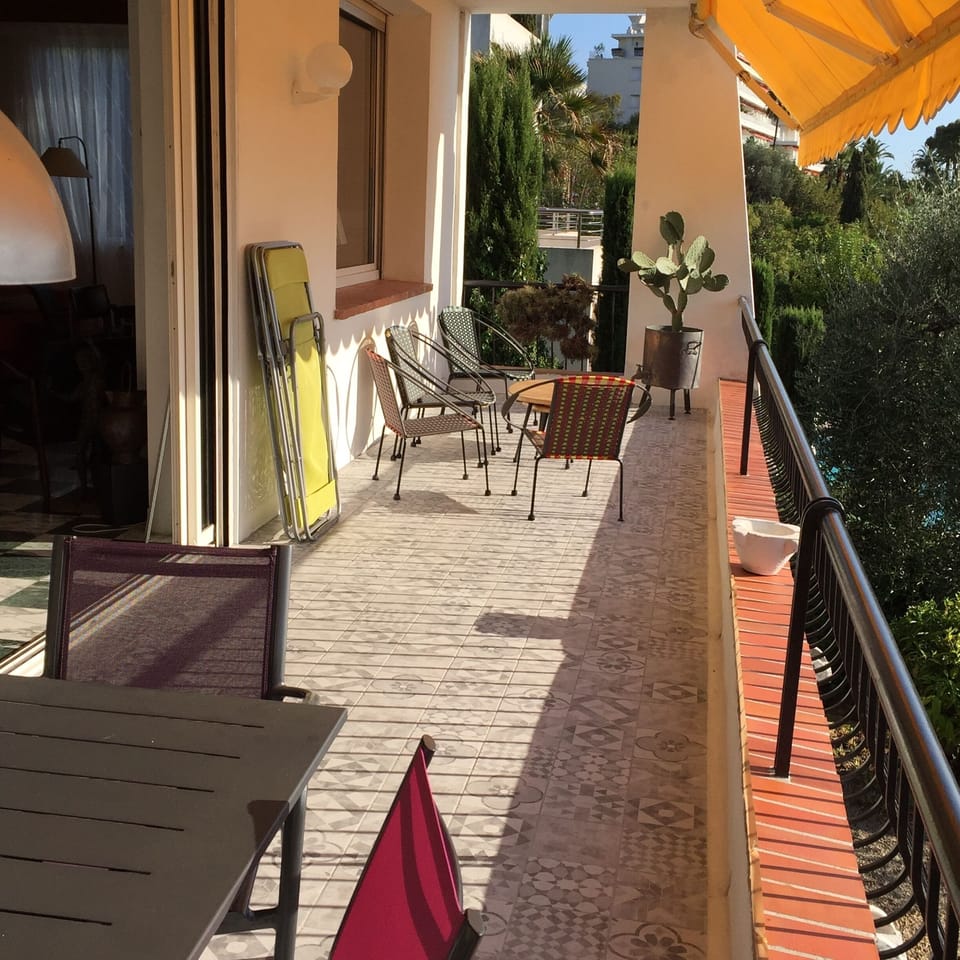 The sea side terrace
