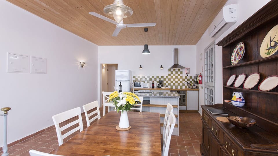 Kitchen dining room