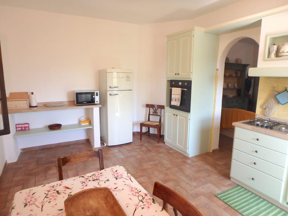 Kitchen: new, large and fully equipped