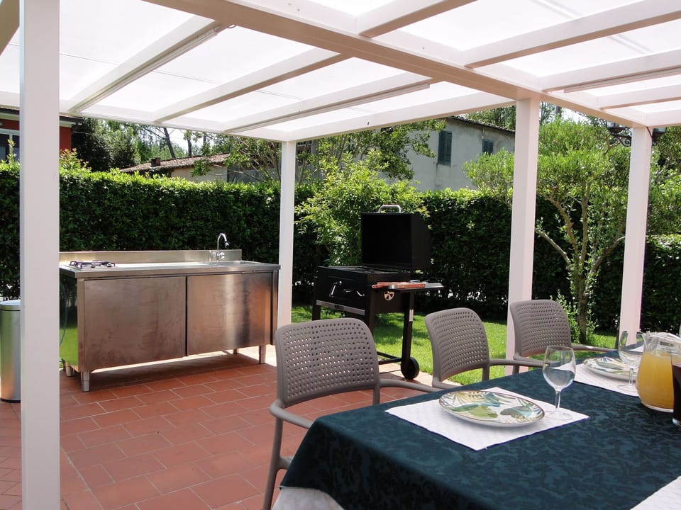 Everything you need for some outside dining