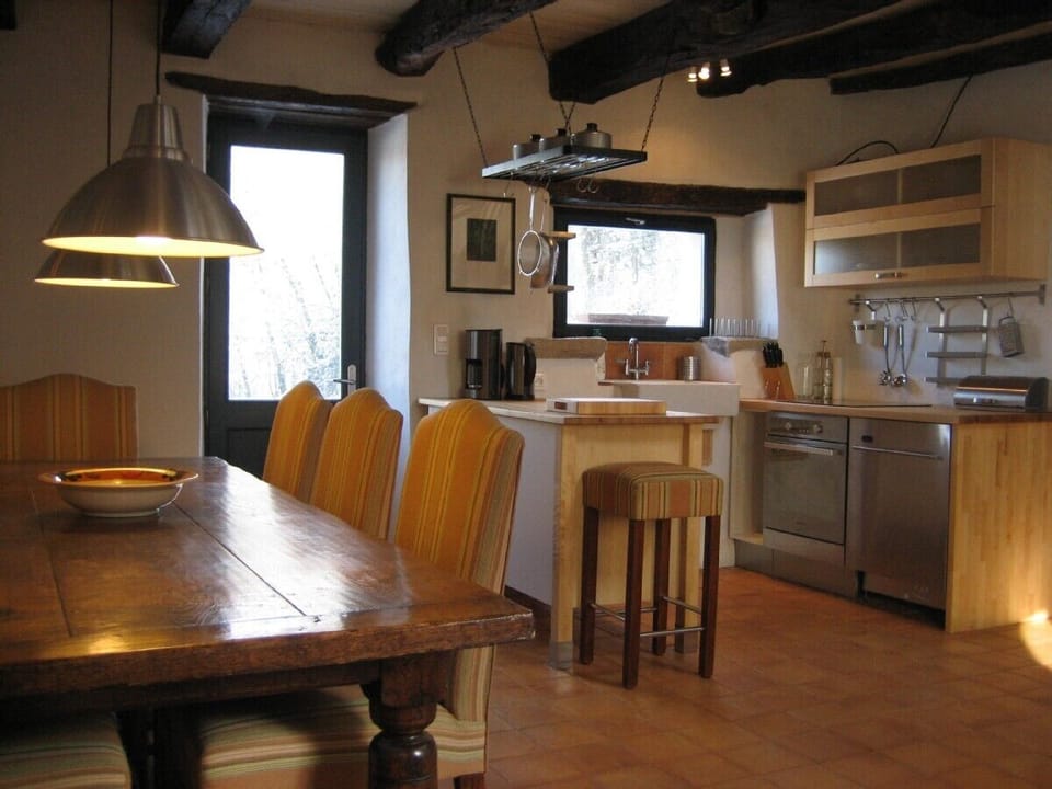 The Long House kitchen/diner