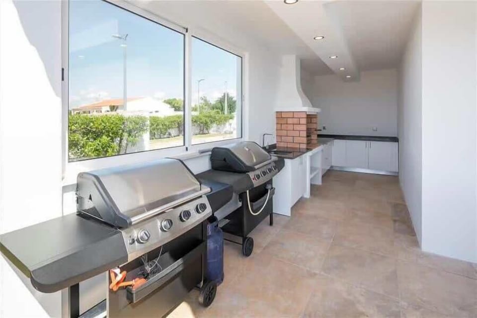 Outside kitchen and barbecue