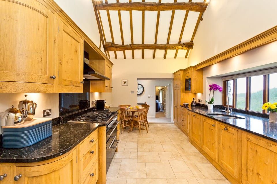 The luxury oak kitchen
