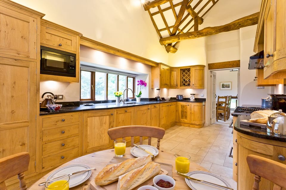 The luxury oak kitchen