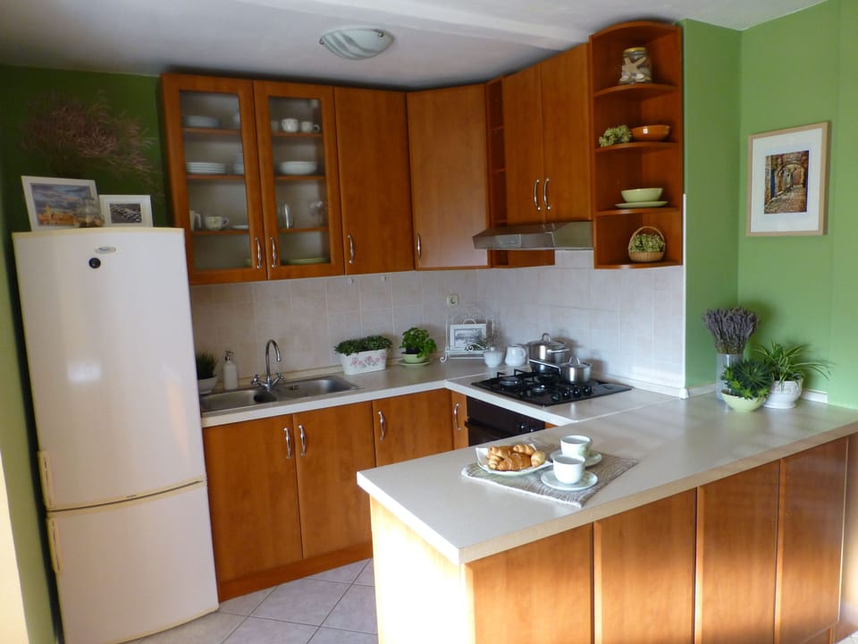 Kitchen with everything you need.