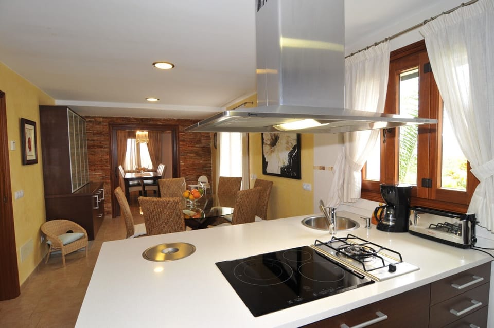 Full Kitchen