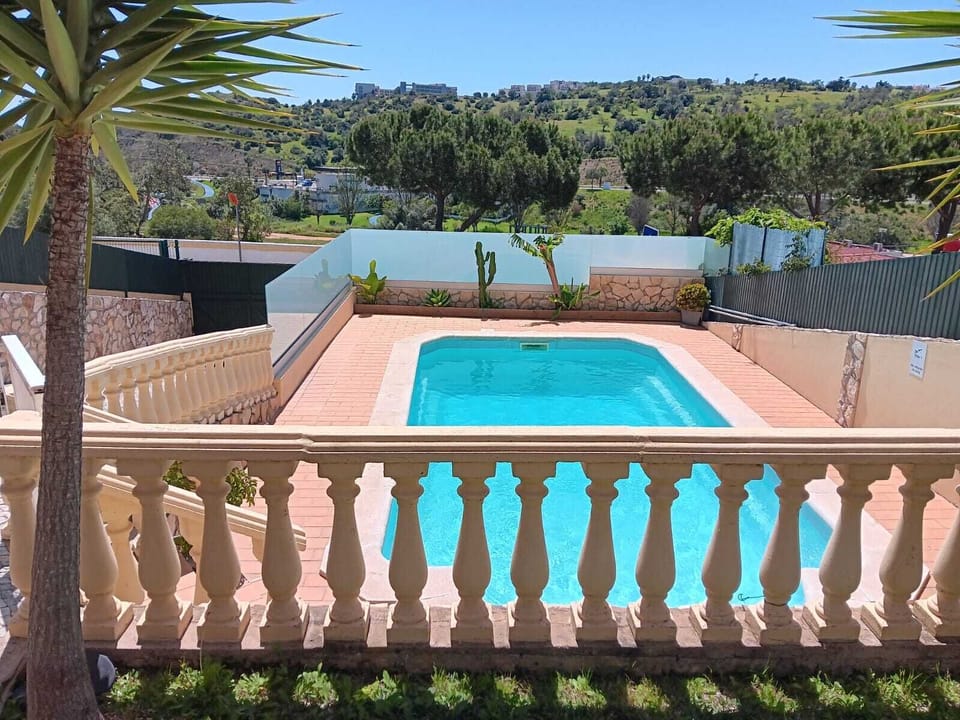 Piscina e Jardim