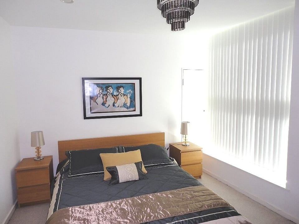 2nd bedroom next to bathroom