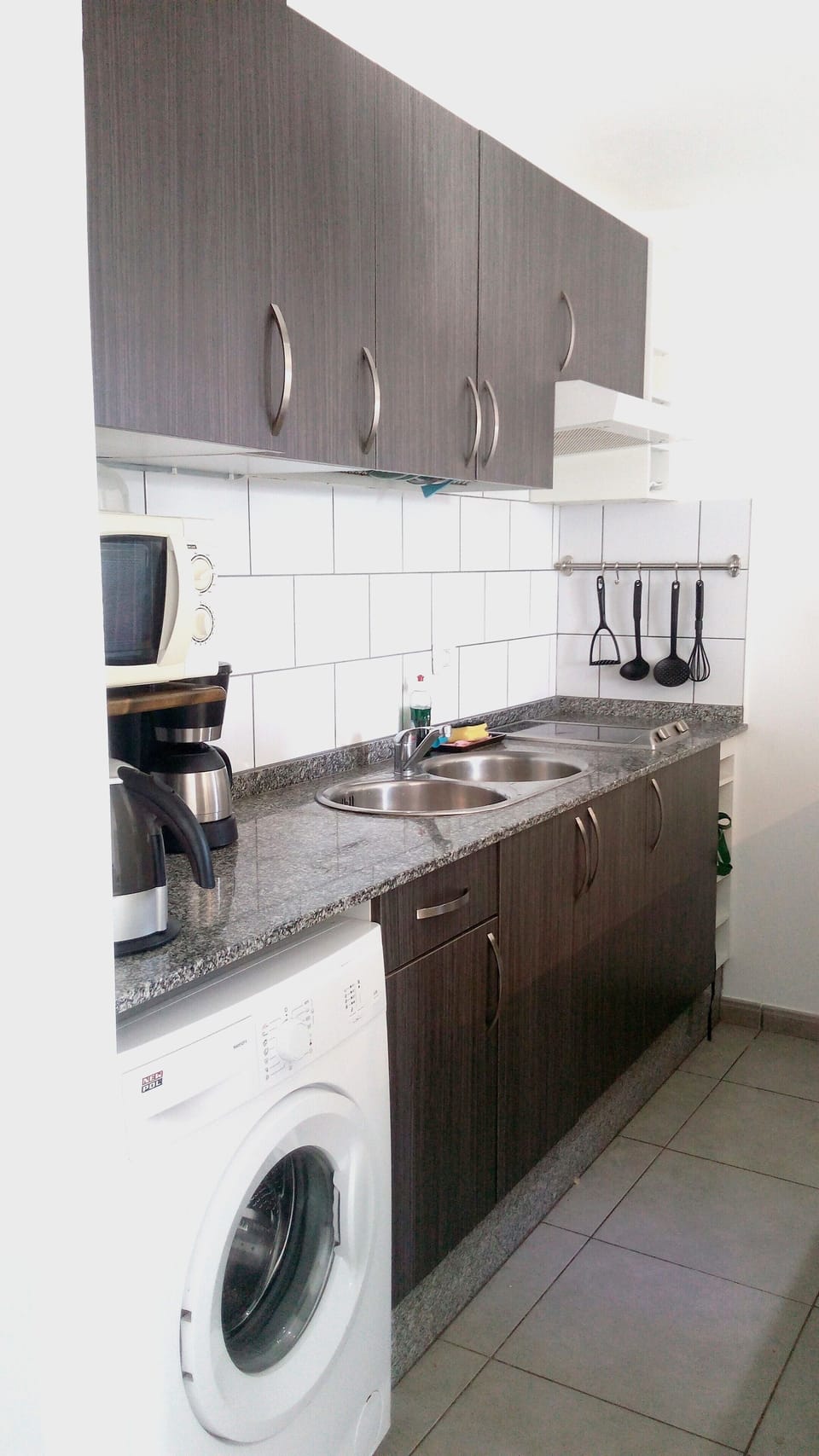 Kitchen (microwave, kettle, coffee machine, toaster, washing machine etc)
