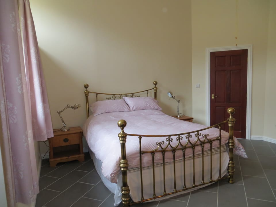 Downstairs bedroom with en suite. It is a large room but doesn't photograph well