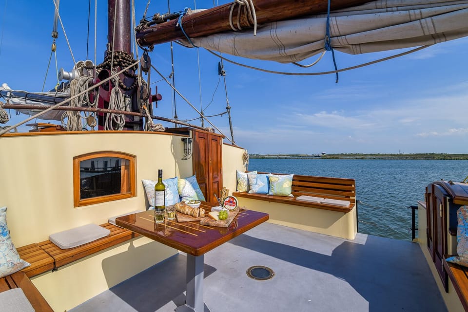 Outside area, smoking is allowed here.