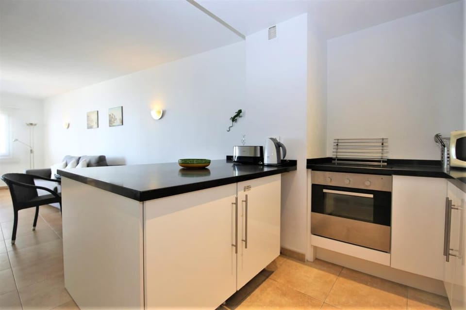 View of the fully equipped kitchen with kitchen island