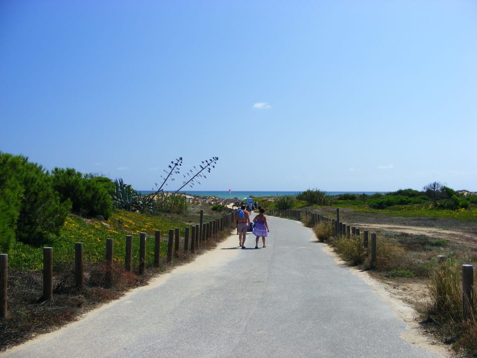 only 5 mins stroll away from duplex