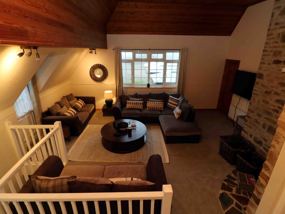 Overview of the lounge