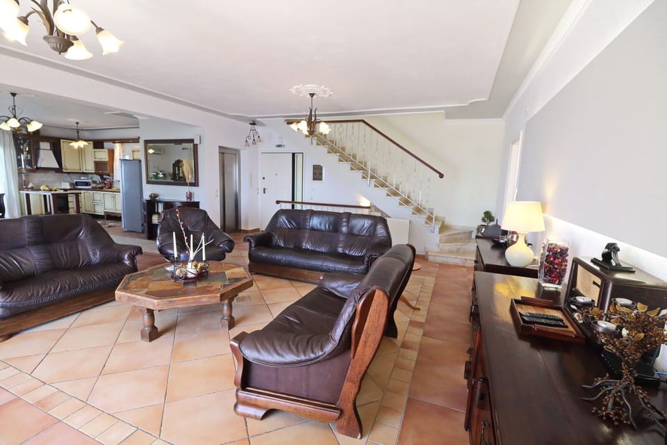 St Nicholas Beach House ,Kitchen  dinning area and living room
