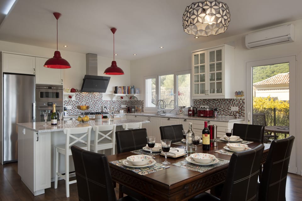 Kitchen and dining area in main villa 