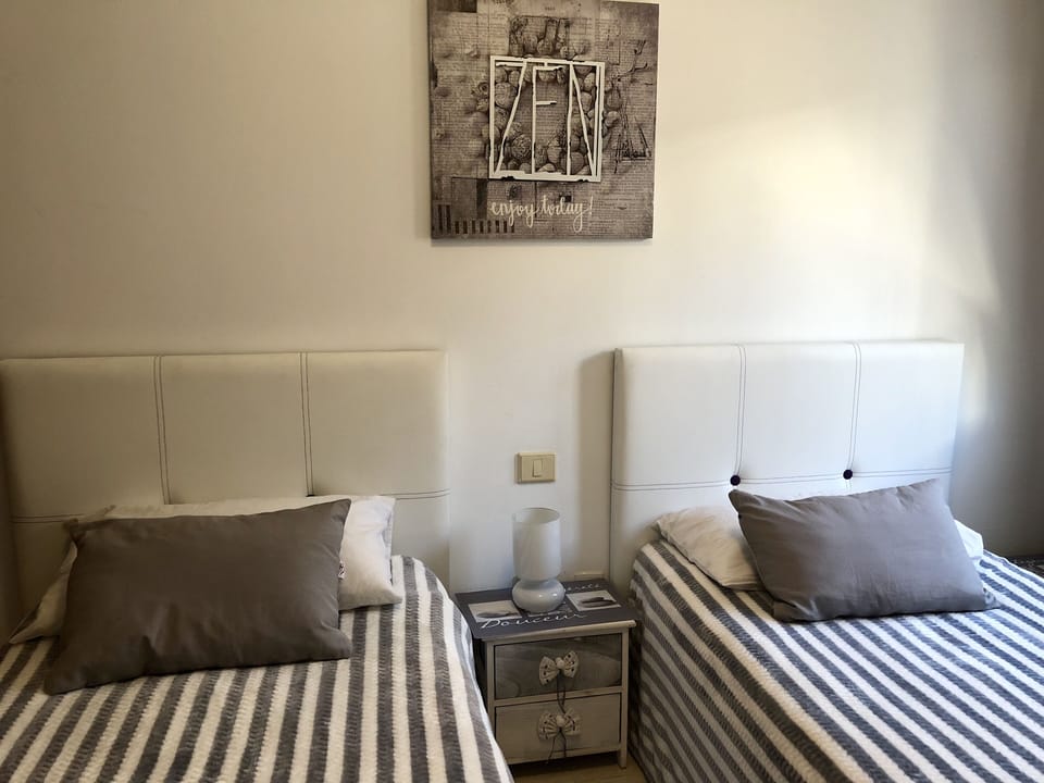 Twin bedroom