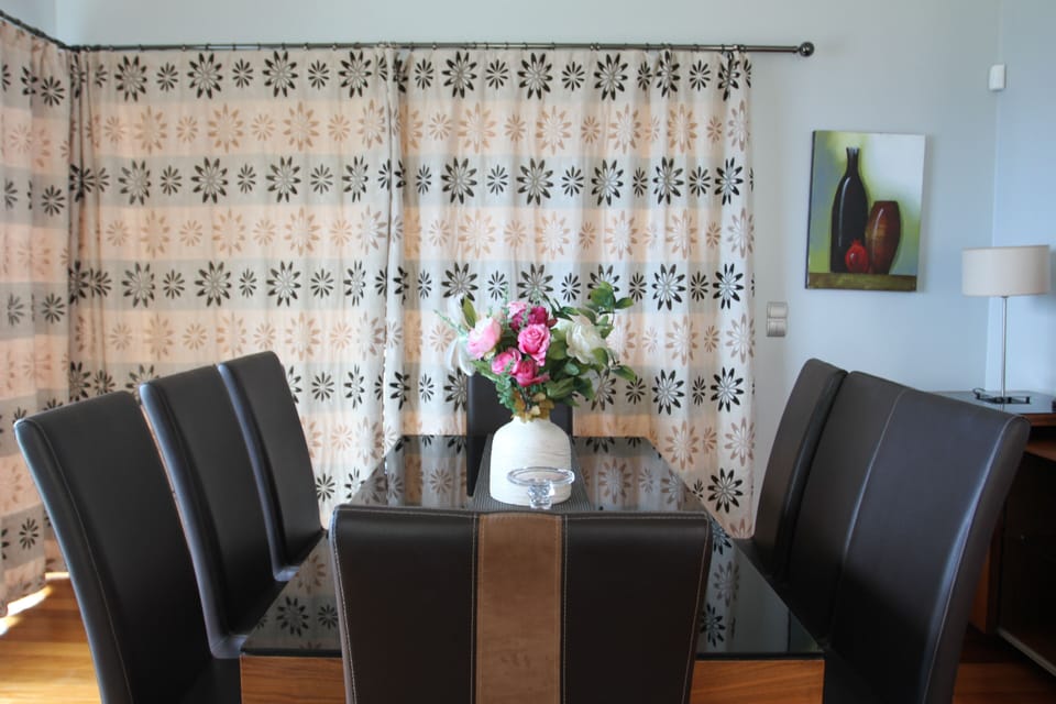 Dining room.