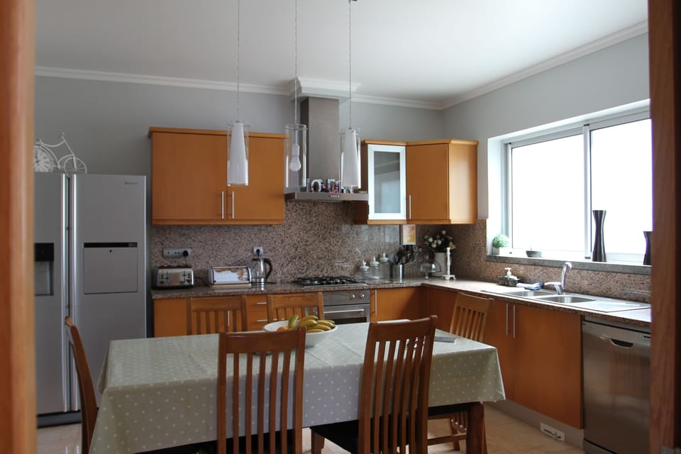 Fully equipped kitchen.