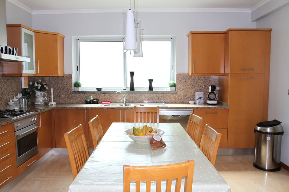 Fully equipped kitchen.