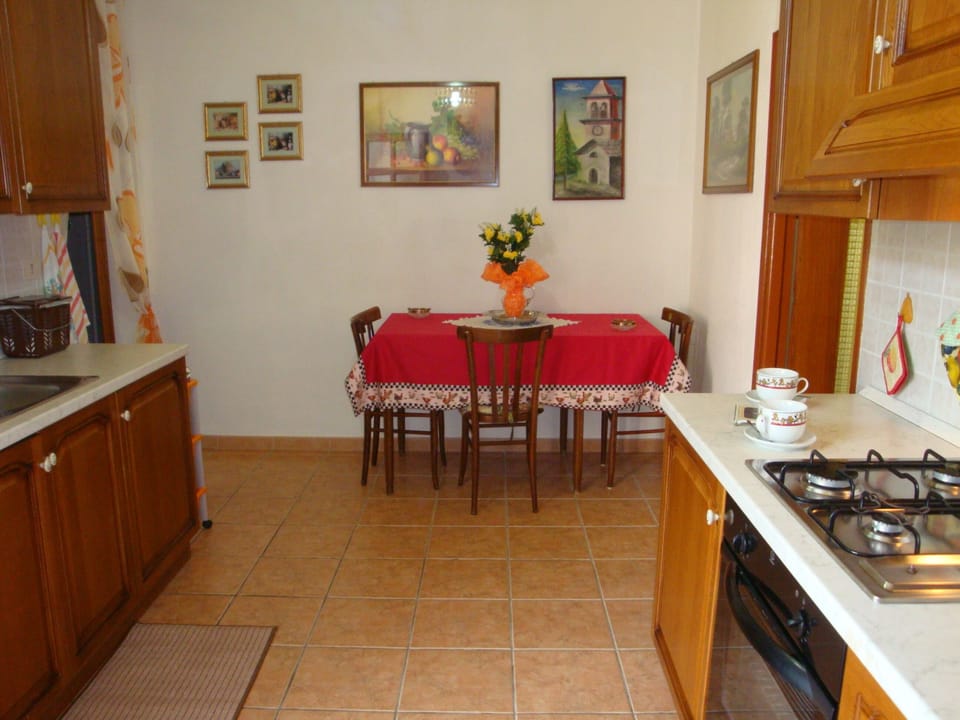 Kitchen and living room overlooking the garden. 