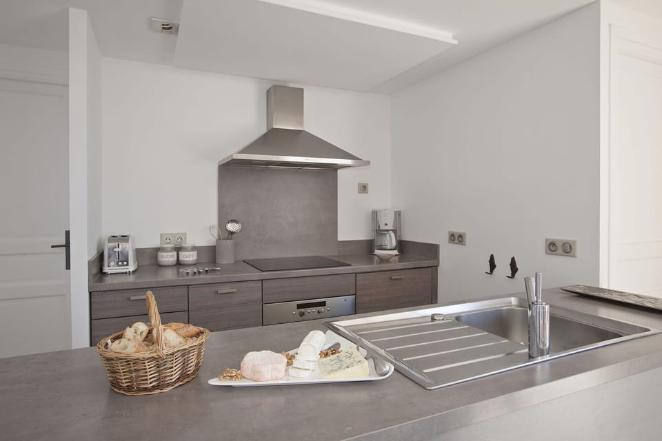Modern, spacious kitchen with everything you need 