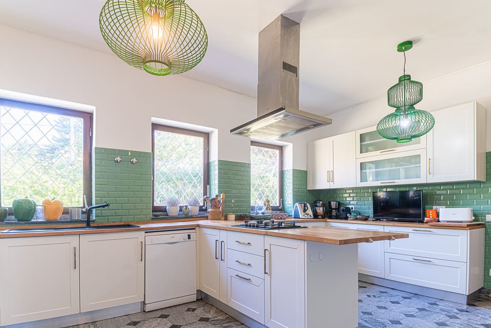 Fully equipped kitchen with all amenities.