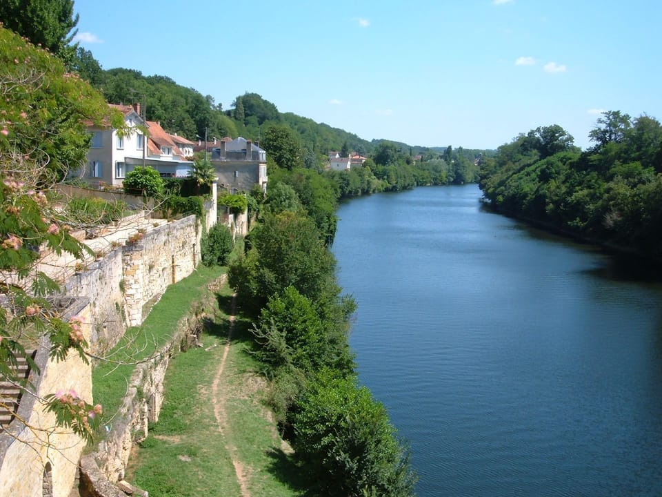 A walk along the Dordogne, 6km away.