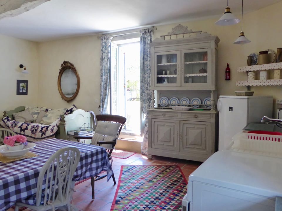 A view of the dining table and settee beyond