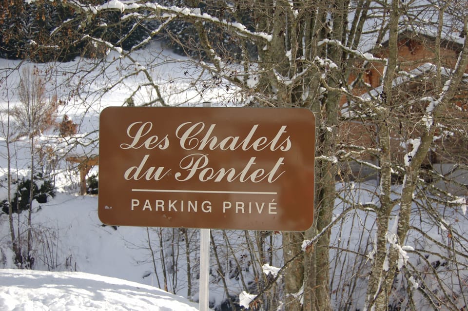 2 parking spaces available for the apartment 