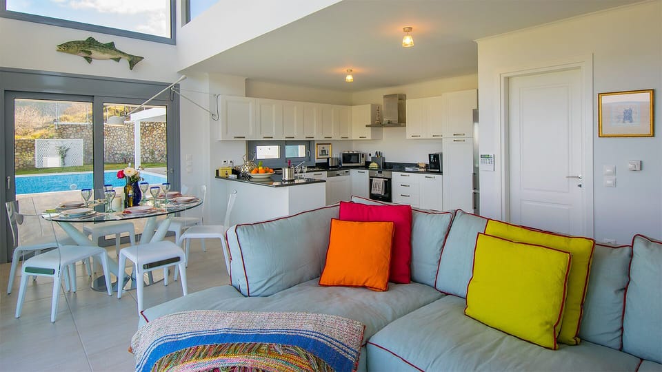Ample and beautifully designed for summertime living