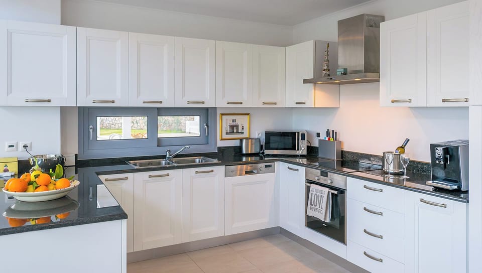 Fully functional and well appointed kitchen 