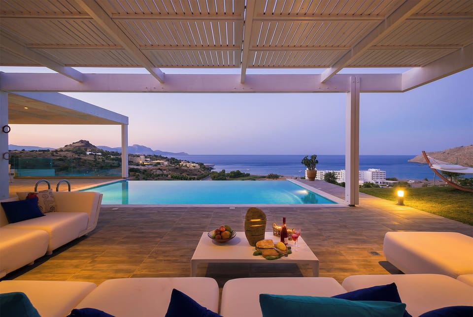 Al fresco dining and entertaining with beautiful sea views over Vlicha bay