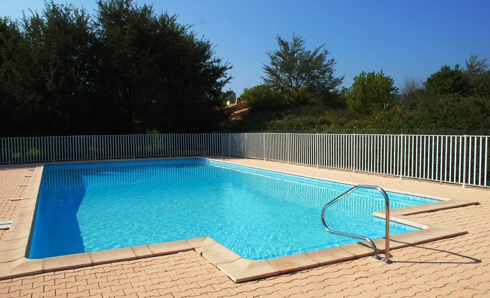 Residence swimming pool (15 x 8 metres)