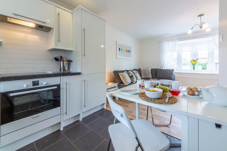 Pebblesden, Hunstanton: Open plan kitchen/ dining area with sitting room beyond