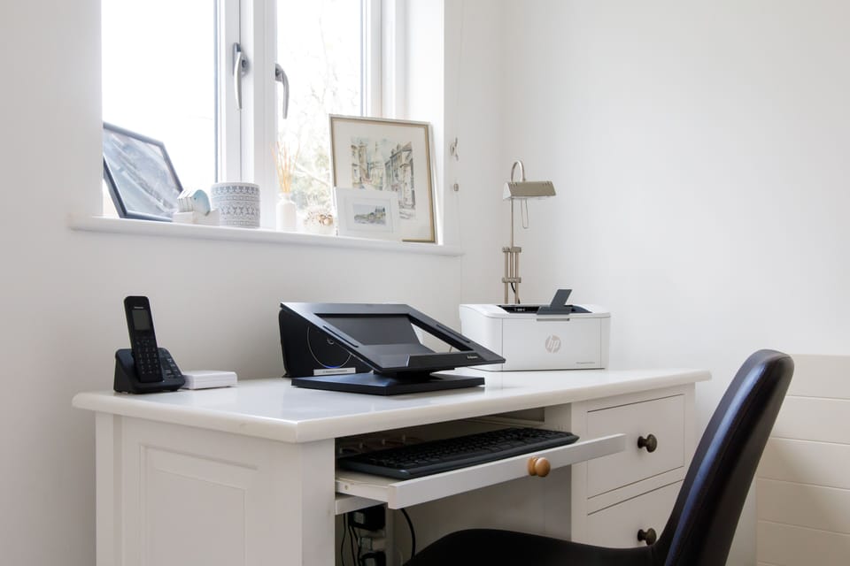 Work station in snug